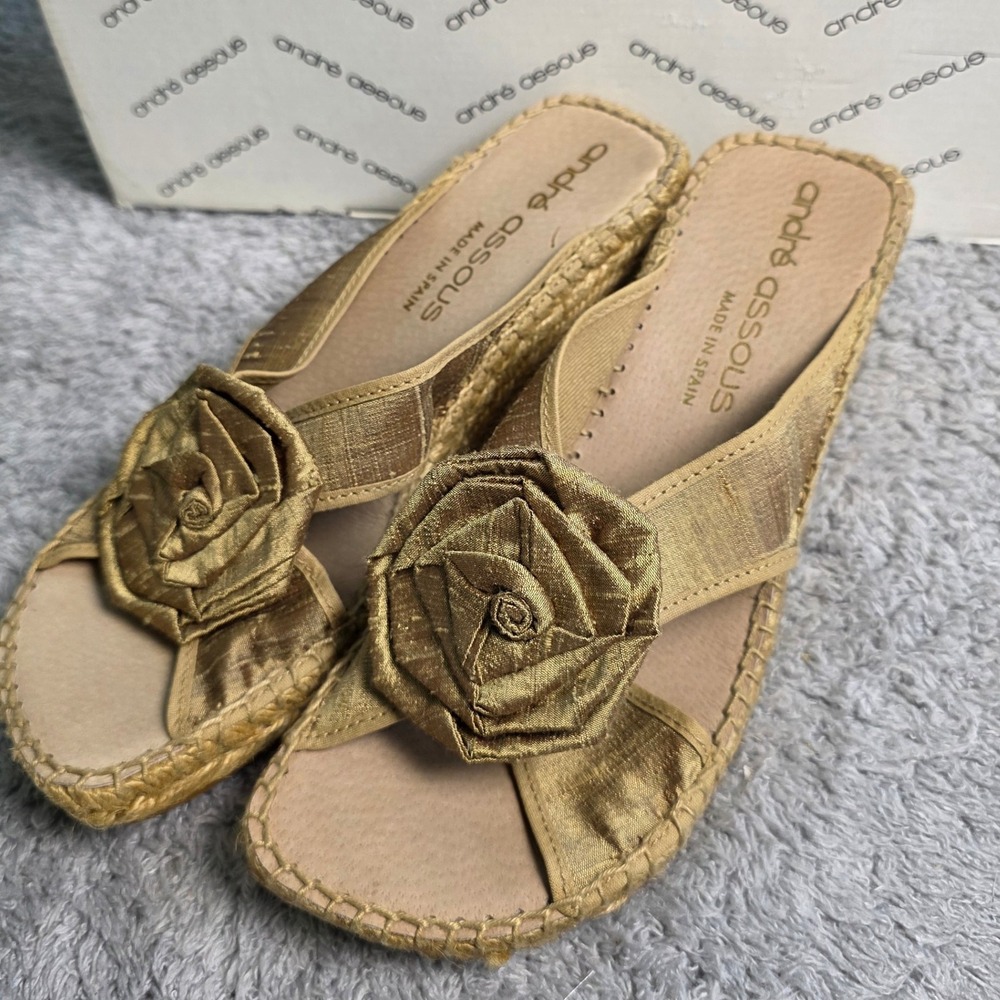 André Assous Twist‎ Flower Gold Silk Wedge Sandals Espadrille Beige Size 8 NEW